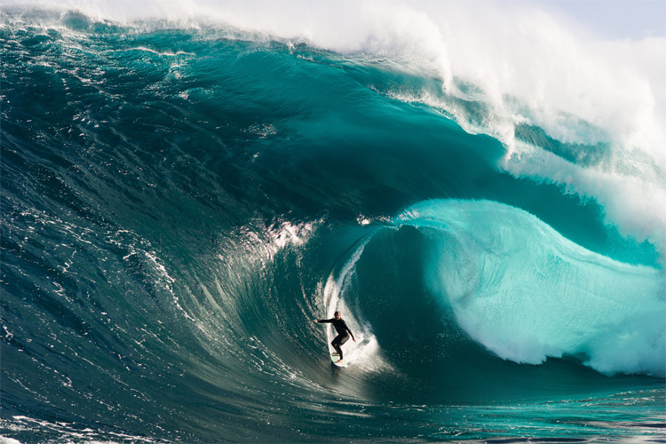 Mick Corbett: no fear at The Right | Photo: Chris Gurney/Oakley Big Wave Awards