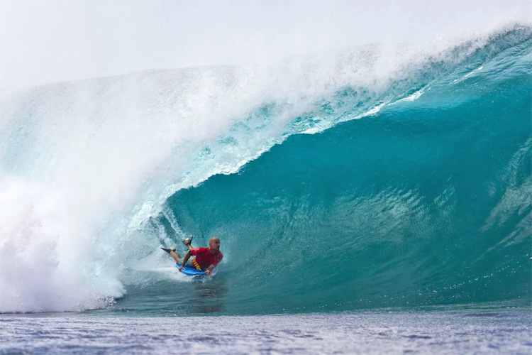 Mike Stewart: getting pitted at Pipeline | Photo: Specker/APB