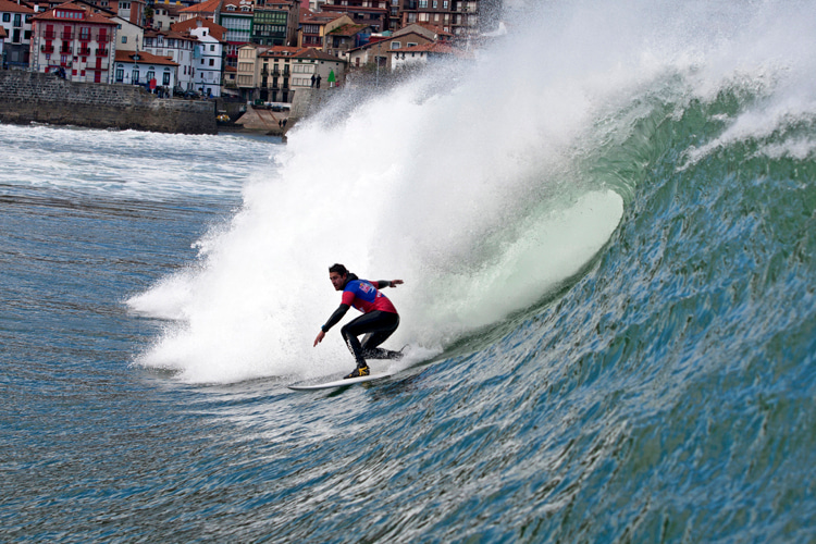 Mundaka: one of the best river mouth waves in the world | Photo: Red Bull