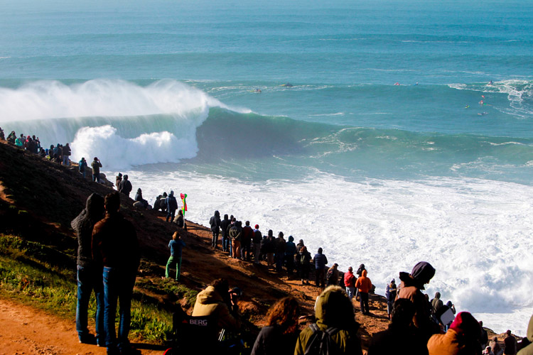 Praia do Norte: never go right | Photo: Masurel/WSL