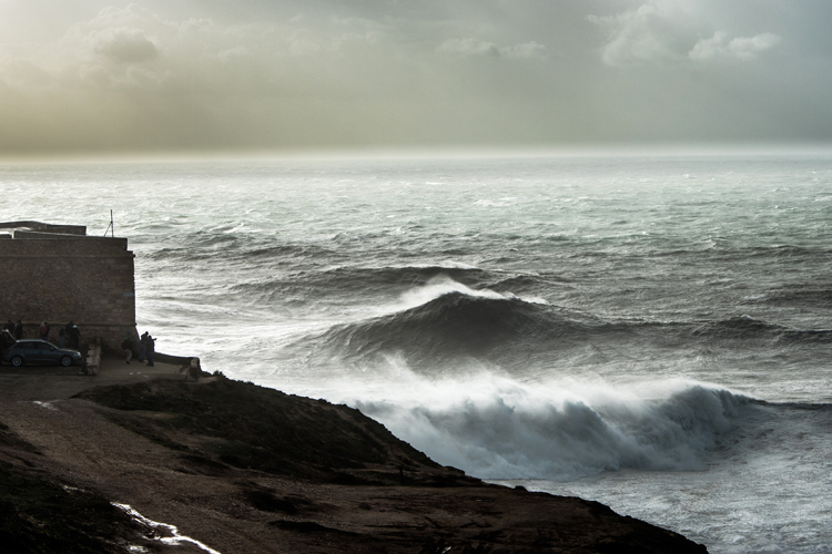 Nazaré: a big wave with a sensitive temperament | Photo: Shutterstock