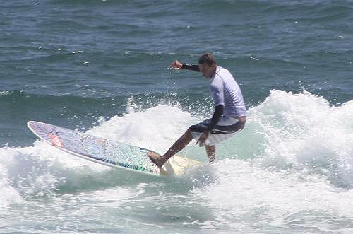 Ned Snow conquers the 2009 Yakult HP Pro in the ASP Longboard Qualifying Series