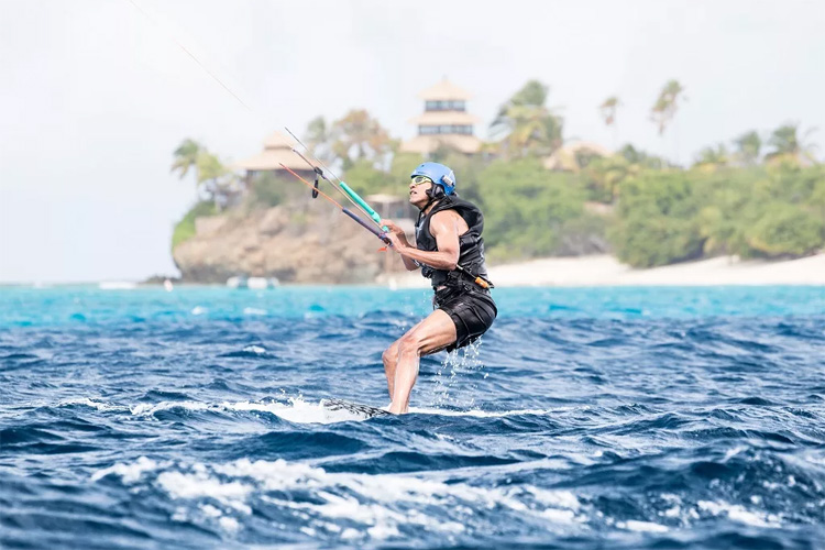 Barack Obama: learning kiteboarding in the Necker Island | Photo: Jack Brockway/Virgin