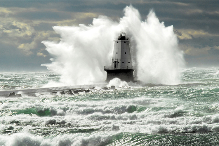 Waves: they are getting bigger and more powerful | Photo: NOAA/Creative Commons