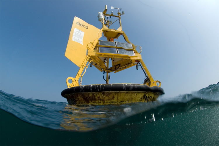 Ocean buoys: they measure wave height, swell period and direction, wind speed and direction, air and water temperature, and barometric pressure | Photo: NOAA