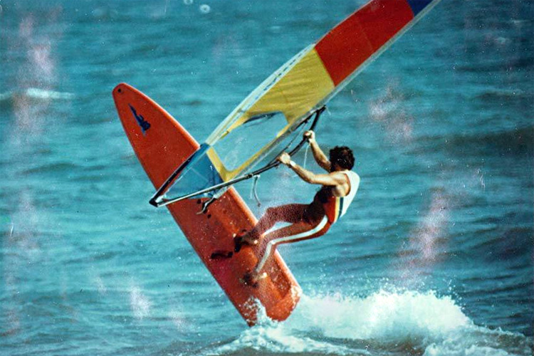 Freestyle windsurfing: in the 1980s, tricks and maneuvers were different
