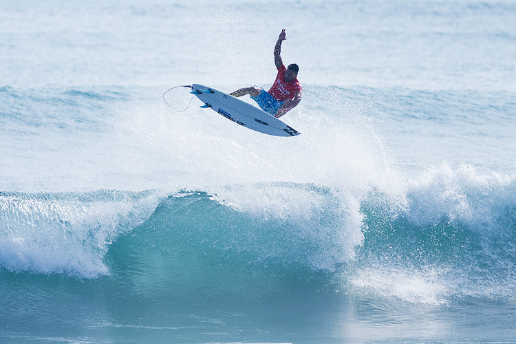 Surfing: flying into the Olympic Games | Photo: Kirstin/WSL