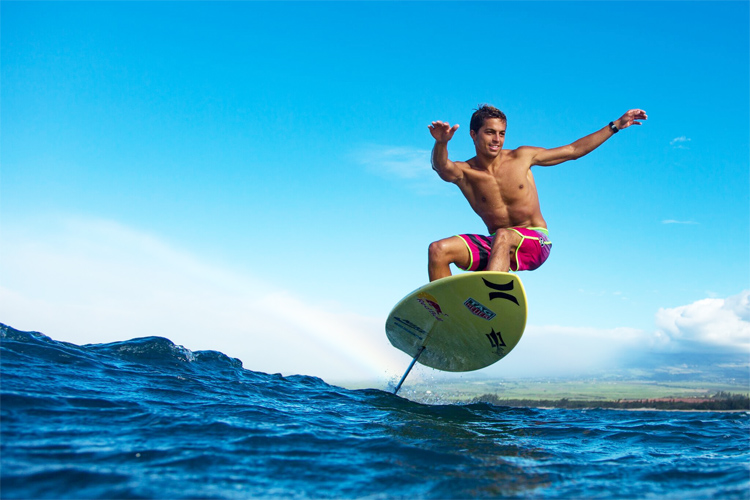 Kay Lenny: he rode a 5'6'' foil surfboard in open ocean swells | Photo: Kai Lenny