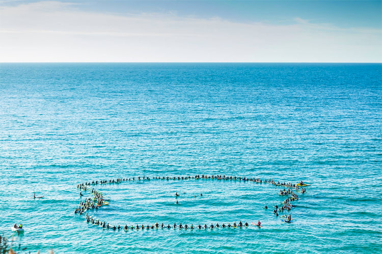 Paddle-out: a symbolic rite of passage that showcases traces of connection and separation, departure, and continuity | Photo: O'Neill