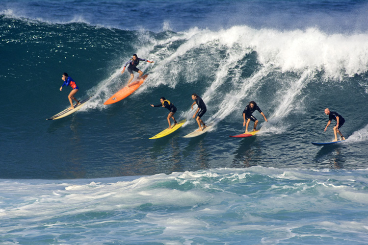 Party waves: having fun requires surfing experience | Photo: Shutterstock