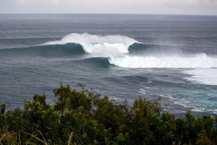 Jaws/Peahi: a concave refraction wave | Photo: Kirstin/WSL