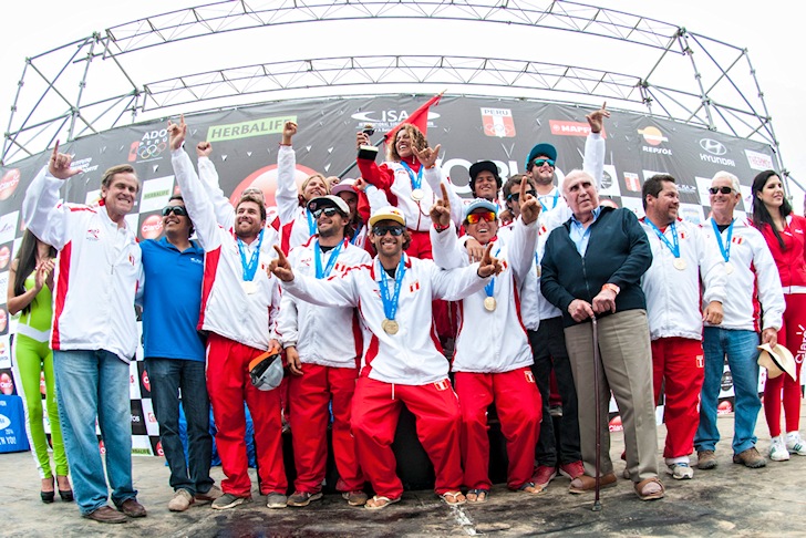 Team Peru: winners of the ISA 50th Anniversary World Surfing Games | Photo: ISA/ Michael Tweddle