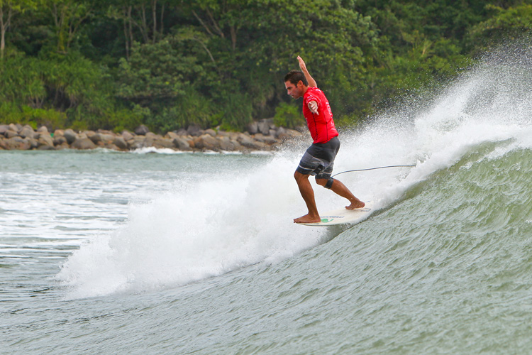 Piccolo Clemente: hanging five in Wanning | Photo: WSL
