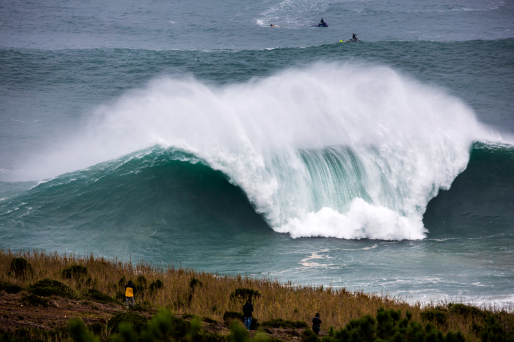 Nazaré: the waves of Praia do Norte will debut a new WSL big wave surfing format | Photo: Red Bull