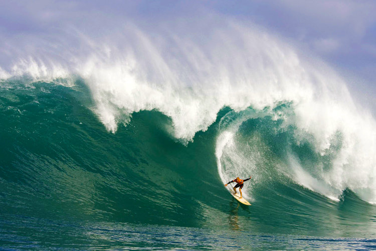 Quiksilver in Memory of Eddie Aikau: it is never too big at Waimea Bay | Photo: Quiksilver