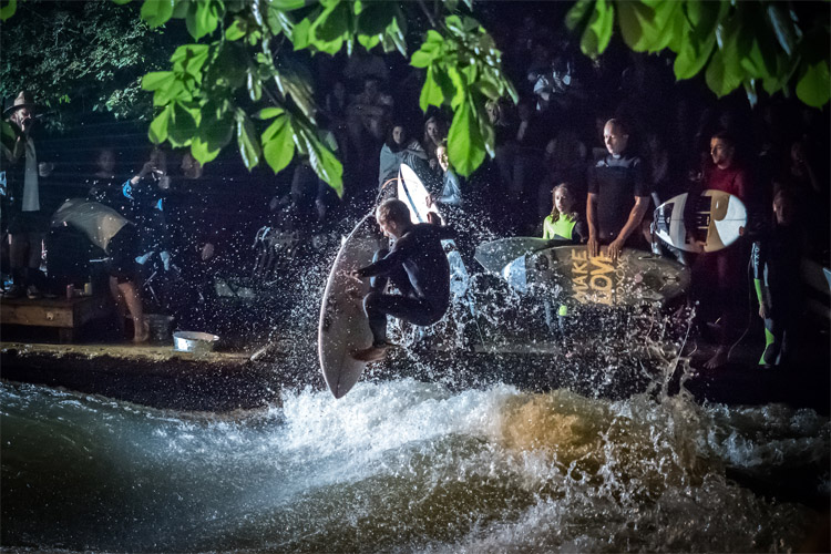 Volcom Rapid Jam Munich: river surfing at the Eisbach River | Photo: Benson Photography/Volcom