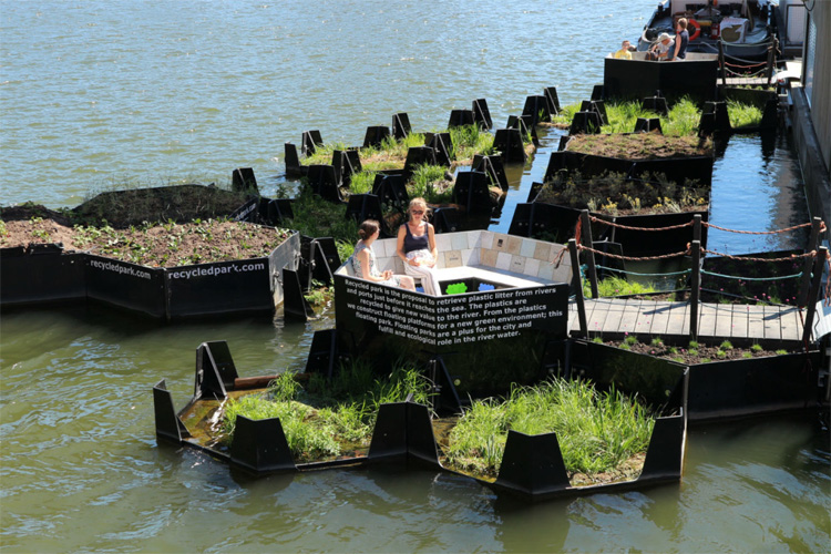 Recycled Park: a floating space for people and nature | Photo: Recycled Island Foundation
