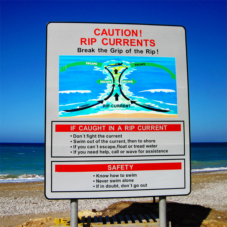 Rip currents: don't fight the current - float or tread water | Photo: Creative Commons