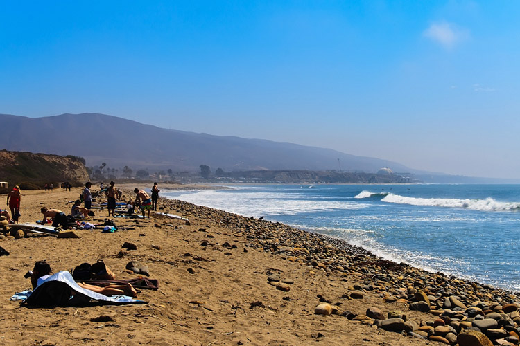 San Onofre State Beach: 2.5 miles of idyllic surf breaks | Photo: Rian Castillo/Creative Commons