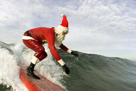 Santa Claus: he loves surfing | Photo: Body Glove