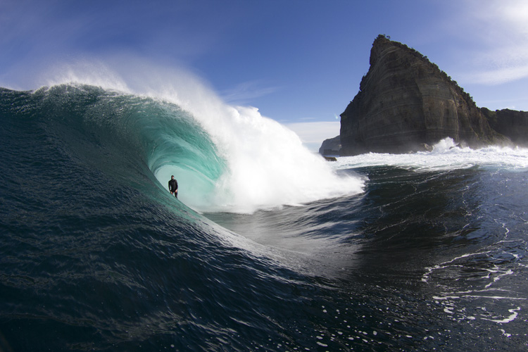 Shipstern Bluff: the weight in volume of water is the equivalent to 50 semi-trailers | Photo: Chisholm/Red Bull