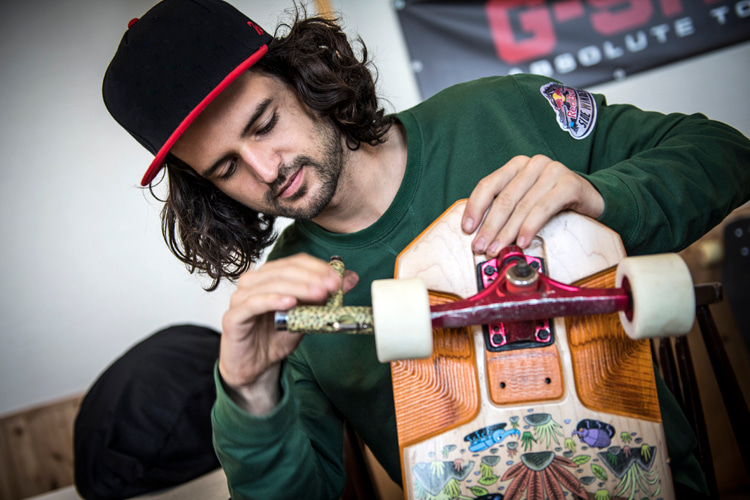 Skateboard wheels and bearings: learn how to remove old and install new ones | Photo: Red Bull