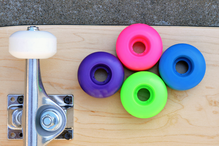 Skateboard wheels: soft wheels for cruising, hard wheels for tricks | Photo: Shutterstock