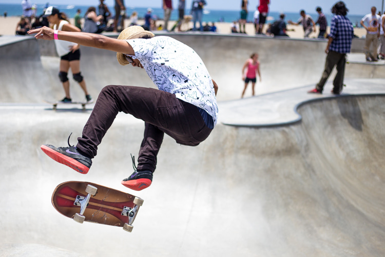 Skateparks: aerial tricks in bowls and ramps are a common cause for skateboard-related injuries | Photo: Morales/Creative Commons