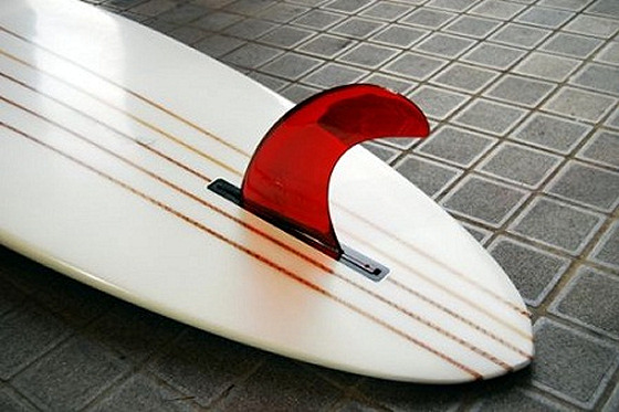 Spirare Surfboards: a fin made of a bottle
