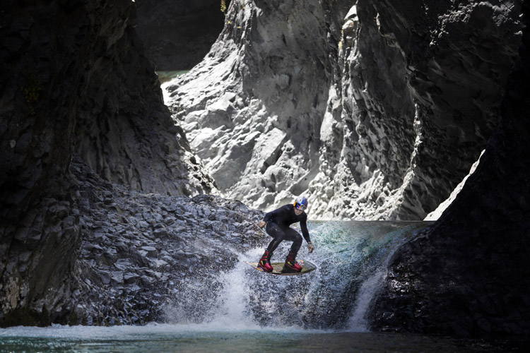 Steel Lafferty: jumping off a waterfall in Siete Tazas, Chile | Photo: Red Bull