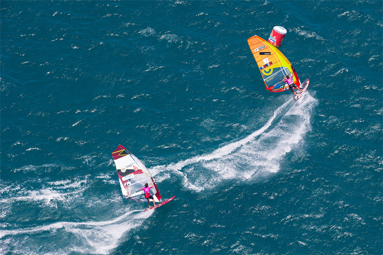 Steering: learn how to turn in windsurfing | Photo: Carter/PWA