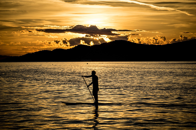 Stand-up paddleboarding: considered a vessel by the U.S. Coast Guard | Photo: Creative Commons