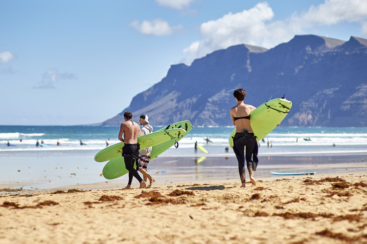 Surf lessons: instructors should lead by example | Photo: Shutterstock