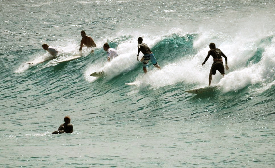 Surf crowd: there are waves for everyone | Photo: Surf Wonderland