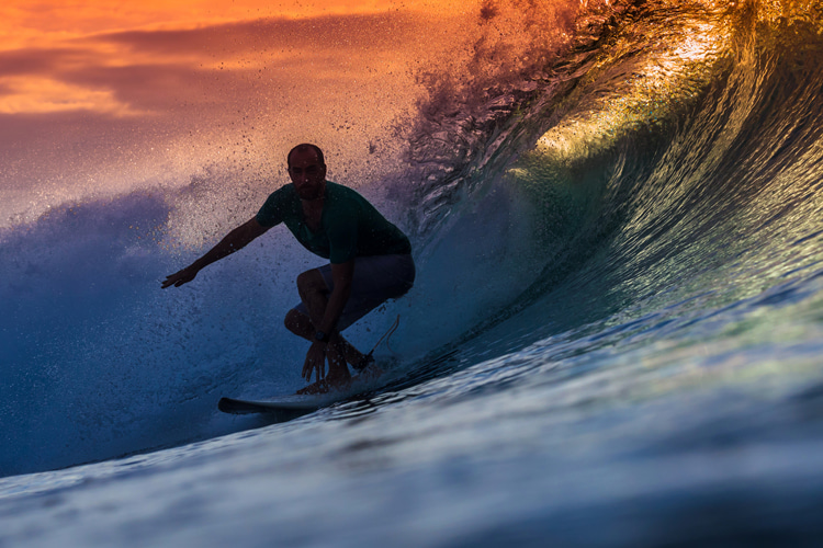 Surfing: what is the optimal balance between passion, health, family, and a career? | Photo: Shutterstock