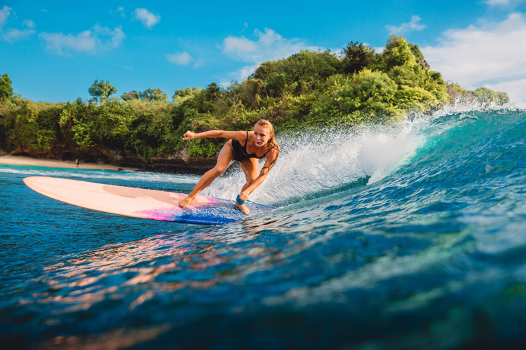 Surfing: the sport of dancing on waves | Photo: Shutterstock