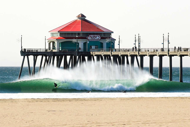 Huntington Beach Surf City USA: surfing is everywhere | Photo: SurfCityUsa.com