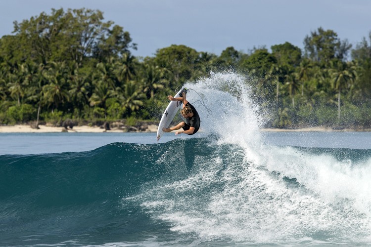 Indonesia: one of the most exciting and exotic surfing destinations on the planet | Photo: Red Bull