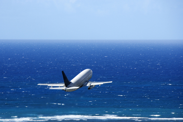 Airliners: surfboards and surfers are not always welcome | Photo: Colleen Lane/Creative Commons