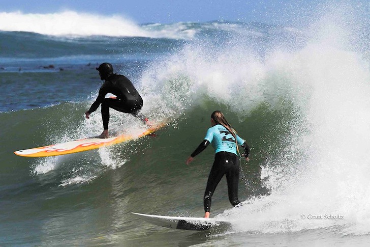 Dropping in: there is only one surfer in the picture | Photo: Grant Scholtz/Surfing South Africa