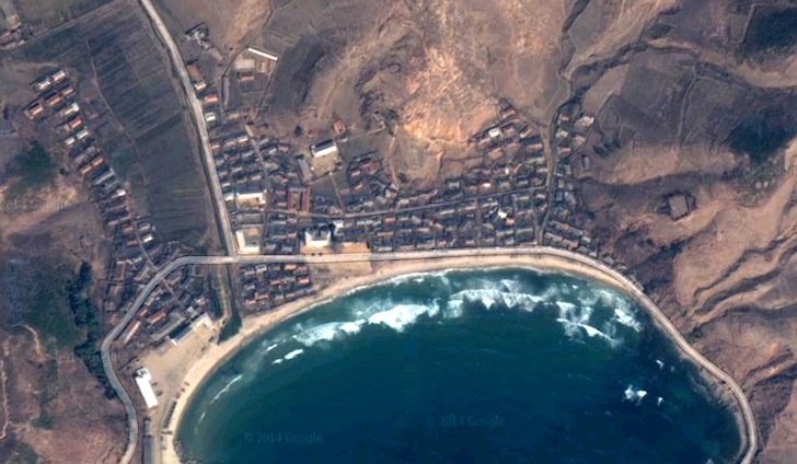 North Korea: perfect A-frame wave near Sonbong