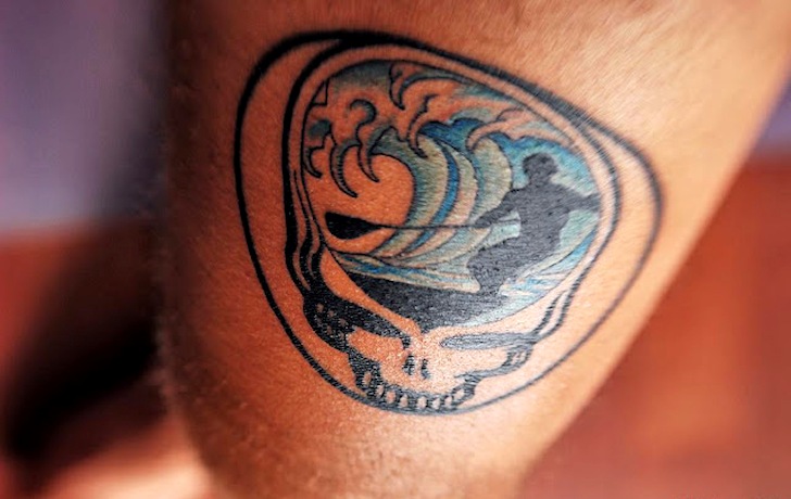 Surf tattoos: a barrel lives in his mind