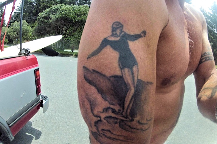 Surf tattoos: the grace and elegance of a surfer girl