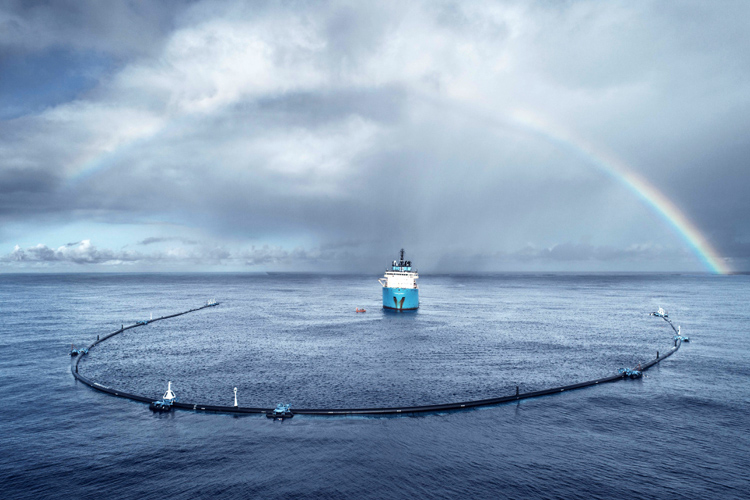 System 001: the 600-meter long technology arrived at the Great Pacific Garbage Patch | Photo: Ocean Cleanup