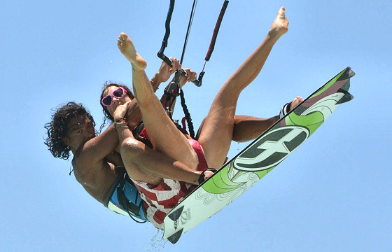 Tandem kiteboarding: Tamatoa Gillot only travels with girls