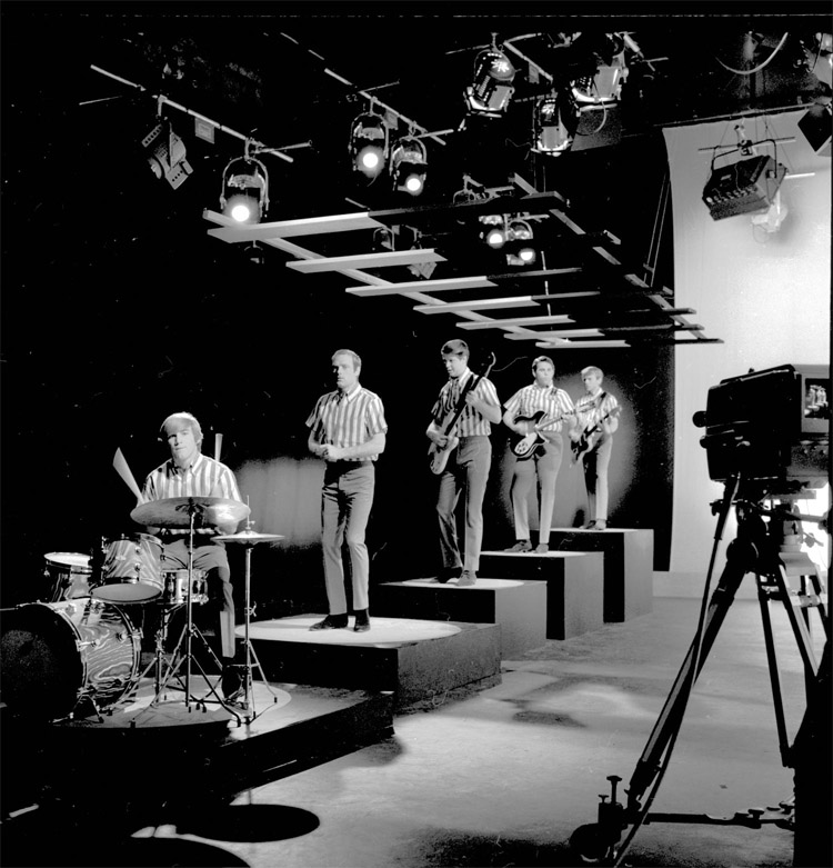 The Beach Boys: the band performing in a studio in 1964 | Photo: Creative Commons