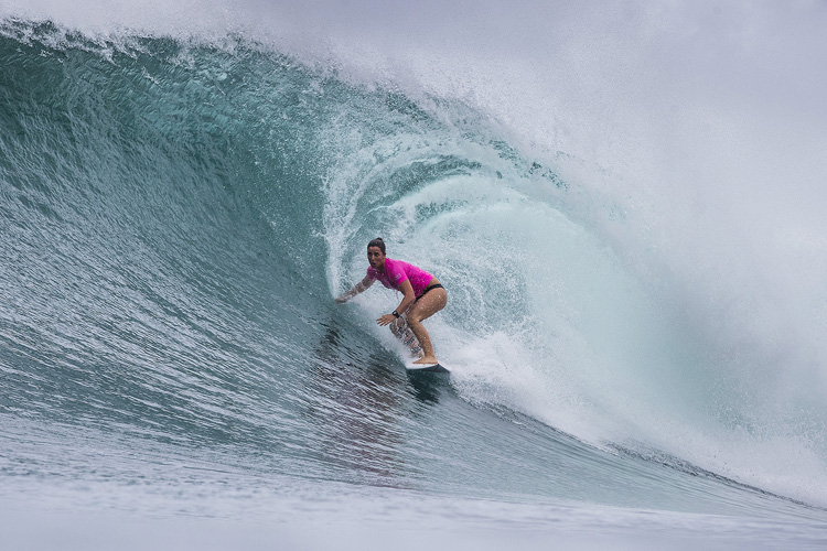 Tyler Wright: getting barreled at Honolua Bay | Photo: Poullenot/WSL