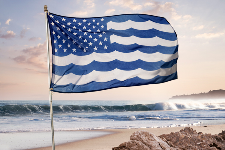 United States and Oceans of America: the flag the protects the oceans and unites Americans | Photo: Surfrider