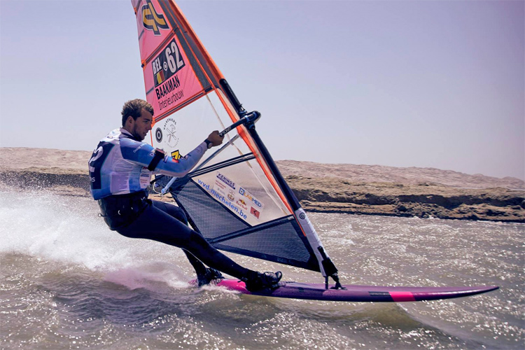 Vincent Valkenaers: racing at 53.25 knots in the Luderitz speed strip | Photo: LSC