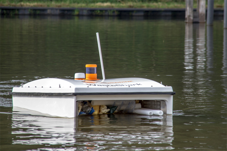 WasteShark: the aquatic drone collects up to 200 liters of trash | Photo: WasteShark